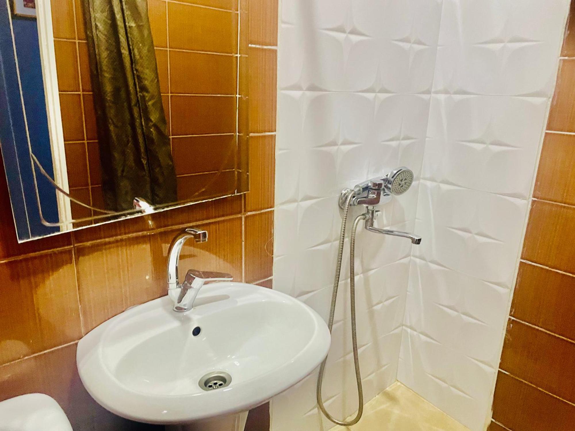 Hotel Klarastan Bon Voyage ティビリシ エクステリア 写真