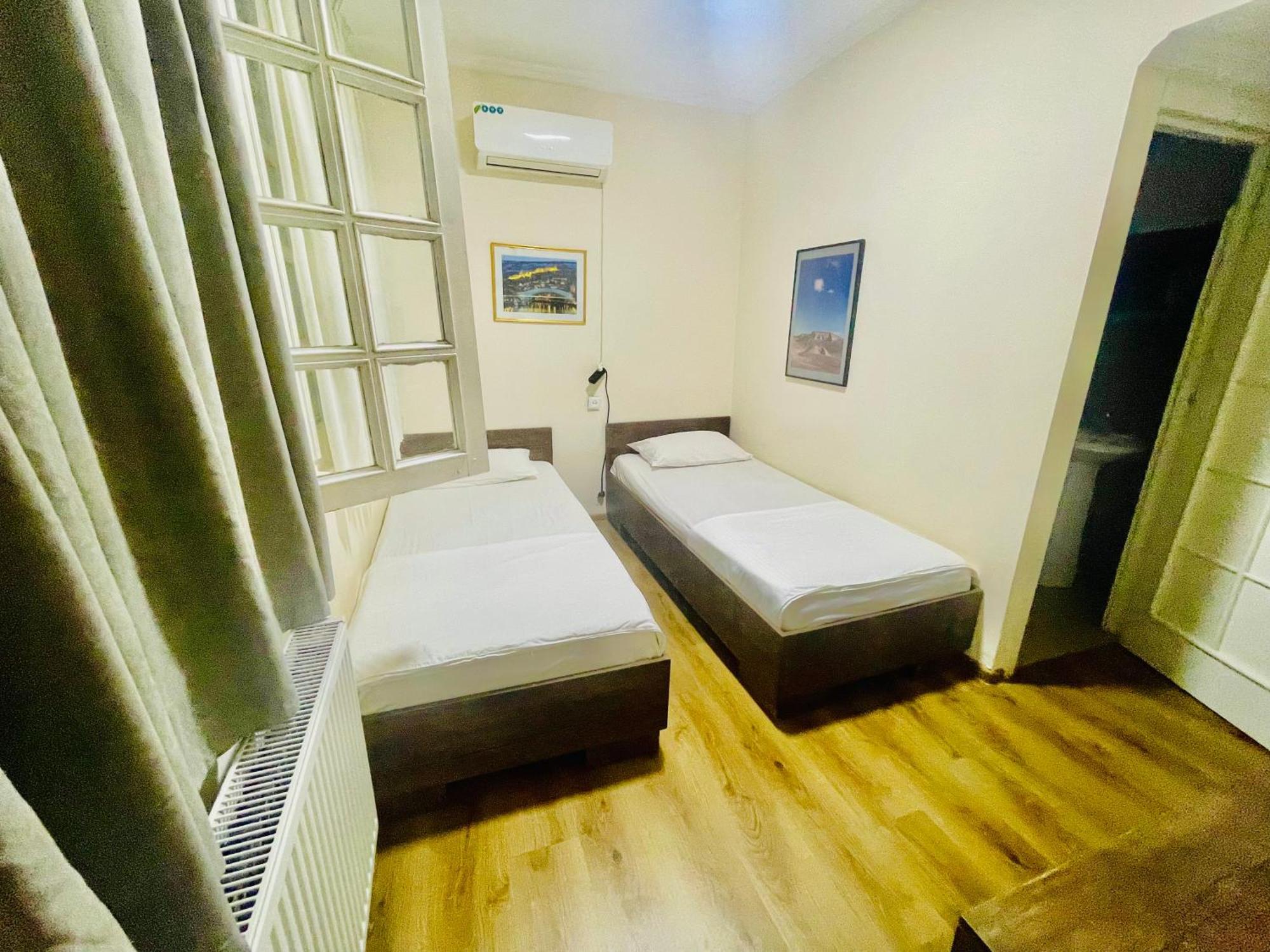 Hotel Klarastan Bon Voyage ティビリシ エクステリア 写真
