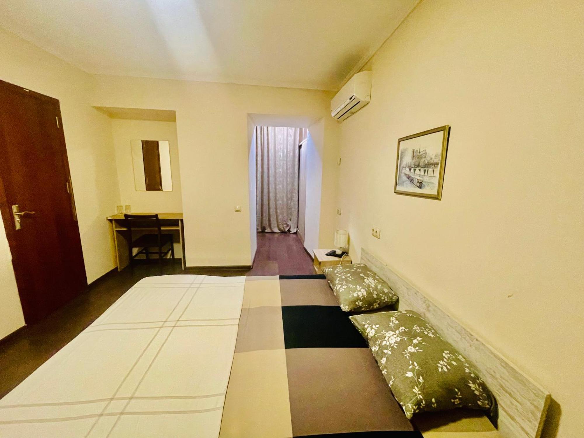 Hotel Klarastan Bon Voyage ティビリシ エクステリア 写真