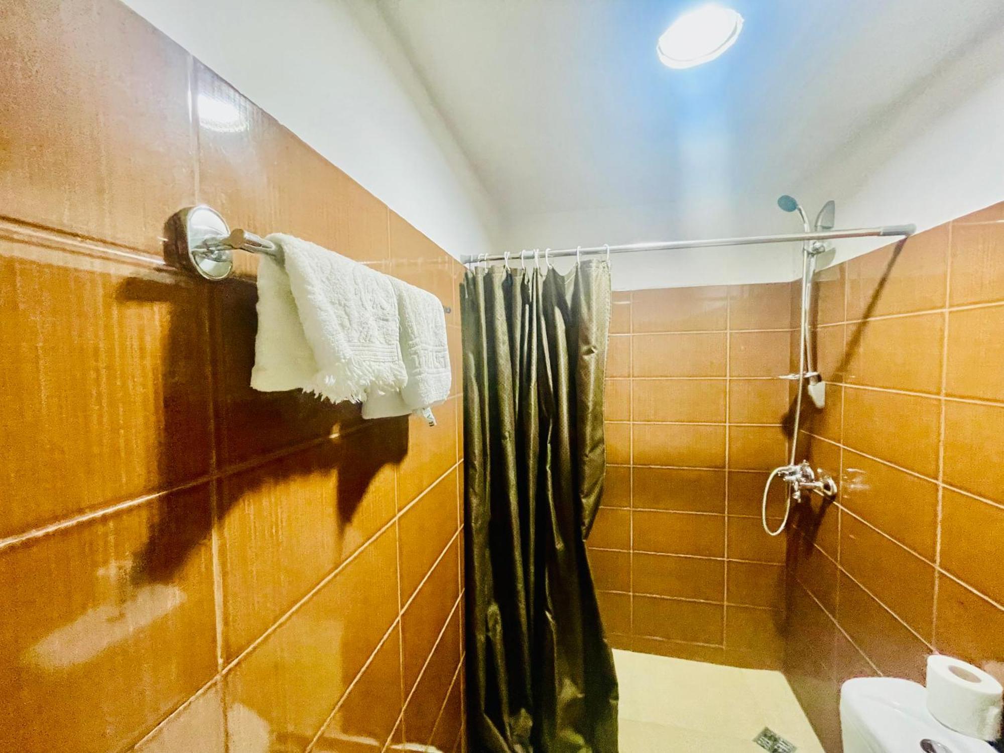Hotel Klarastan Bon Voyage ティビリシ エクステリア 写真