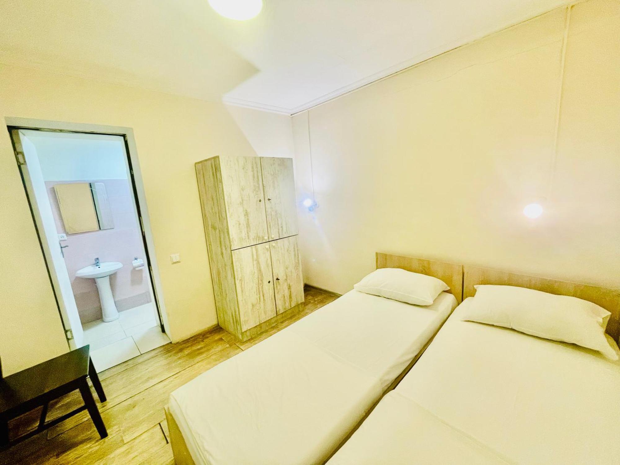 Hotel Klarastan Bon Voyage ティビリシ エクステリア 写真