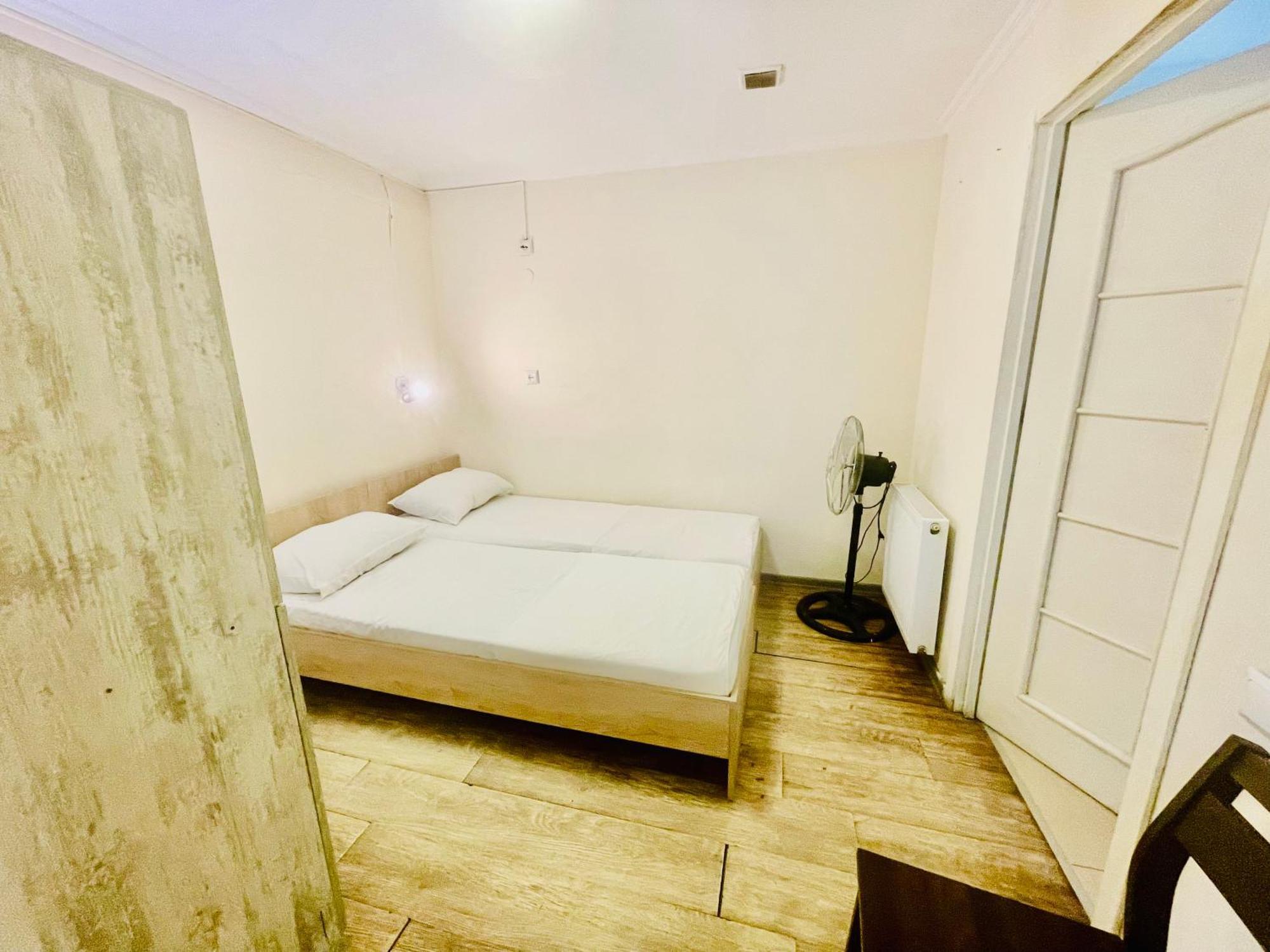 Hotel Klarastan Bon Voyage ティビリシ エクステリア 写真